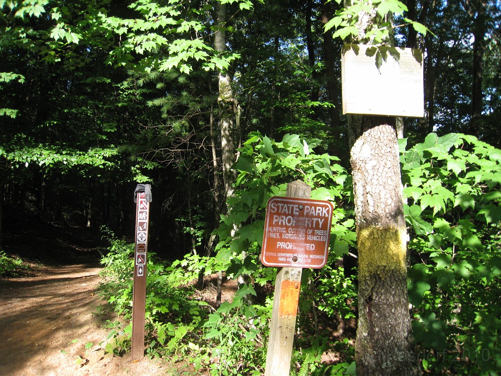 Helen to Unicoi 2010 0045.jpg - The trail head... no bikes, except the group of six that tried to run me down. Actually they were pretty good about it, but were not supposed to be on this trail. There are several other, longer, trails for bikes.